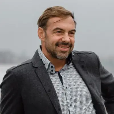 Илья Комарцов,